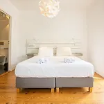 Vago Alcantara Suites