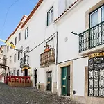 Alfama 52 Unique Apt With Pituresque Balcony