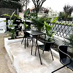 Relax And Explore Lisbon Suites And Rooms