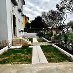 Relax And Explore Lisbon Suites And Rooms