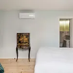 Joivy Flats Next To Rossio Square And Main Lisbon Attractions