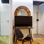 Colourful And Tasteful 2Bedroom Apartment In Graca