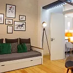 Colourful And Tasteful 2Bedroom Apartment In Graca