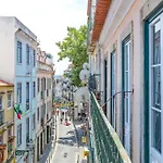Alfama Central Apt With Open Air - Up To 30 Guests