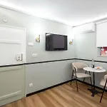 Camoes Lounge Apartment W/Courtyard