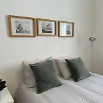 Private Comfortable Room In Chiado