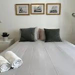 Private Comfortable Room In Chiado