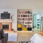 Modern Apartment With Garage And Pool