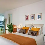 Modern Apartment With Garage And Pool