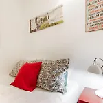 Cosy Retreat In Madragoa -Lisbon