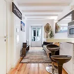 Cosy Retreat In Madragoa -Lisbon