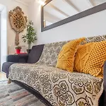 Cosy Retreat In Madragoa -Lisbon
