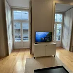 Quarto Grande Com Varanda, Wc Partilhado