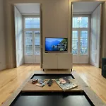 Quarto Grande Com Varanda, Wc Partilhado