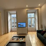Quarto Grande Com Varanda, Wc Partilhado
