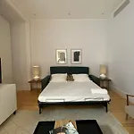 Quarto Grande Com Varanda, Wc Partilhado