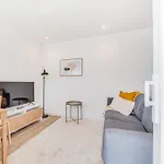 Campolide Duplex Apartments
