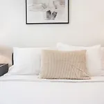 Campolide Duplex Apartments