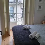Private Room In Baixa With Balcony