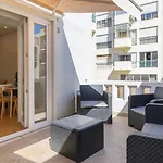Homely 2Bdr Apartment With Terrace By Lovelystay