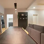 Modern 2 Bed Apt In Campolide Near Amoreiras