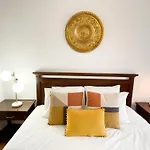 Stunning Luxury Apartment In Chiado 1Br