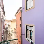 Stylish Getaway In A Mezzanine Flat By The Castle