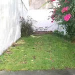 Casa Com Jardim Privado