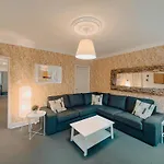 My Fair Lisbon - Trendy Bairro Alto Apartment