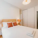 Lisbon Orange House - Modern Two-Bedroom Apartment Rc D