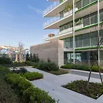 Modern 2Bdr Apartment With Garage By Lovelystay
