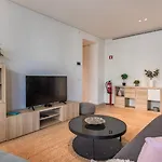 Modern 2Bdr Apartment With Garage By Lovelystay
