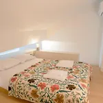 After B00Klng Must Scаn Qr-C0Dе --Chic 2Br Duplex