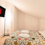 After B00Klng Must Scаn Qr-C0Dе --Chic 2Br Duplex