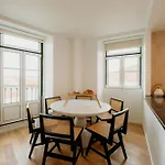 Lisbon Pink House Beautiful 2 Bedroom Flat In City Center