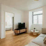 Lisbon Pink House Beautiful 2 Bedroom Flat In City Center