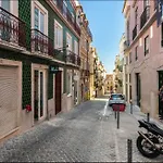 Whome | Ls48 Prime Location Upscale Family Apartment