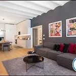 Whome | Ls48 Prime Location Upscale Family Apartment