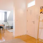 Stylish 2Br Castle View - Central | By Airnest