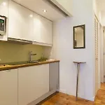 Chic 1-Bed Flat With Balcony, View And Workspace, 5Mins To Santa Justa Lift