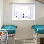 Alfama 35 by Altido