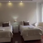 4U Lisbon IV Guesthouse Airport