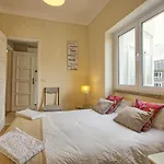 Almirante Top Floor / Almirante Reis Avenue