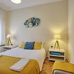Almirante Top Floor / Almirante Reis Avenue