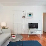 Alfama Light-Filled Apartment, By Timecooler
