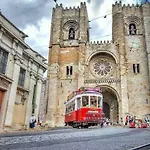 Lovelystay - Traditional Alfama View