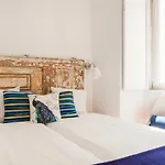 Cozy 1St Floor Flat Central Chiado District With Balconies And Ac 19Th Century Building