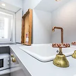 Unique Studio House | City Centre