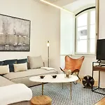 Trendy Chic - Checkinhome