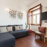 Rossio Vintage Two-Bedroom Apartment - By Lu Holidays